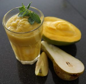 hruškovo mangové zdravé smoothie